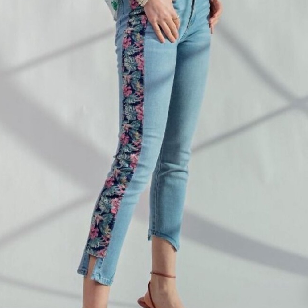 Easel soft stretch Floral Trim Light Blue slightly cropped Jeans/